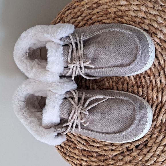 Hey Dude Womens Britt Beige Moccasin‎ Loafer Boots Fuzzy Lining Lace Up S-8 - Picture 4 of 9